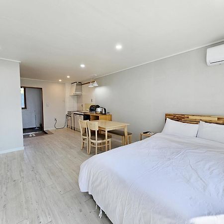 Greenside Pension Seogwipo Dış mekan fotoğraf